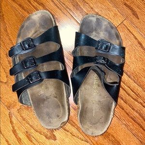 Black three strap Birkenstock’s size 5